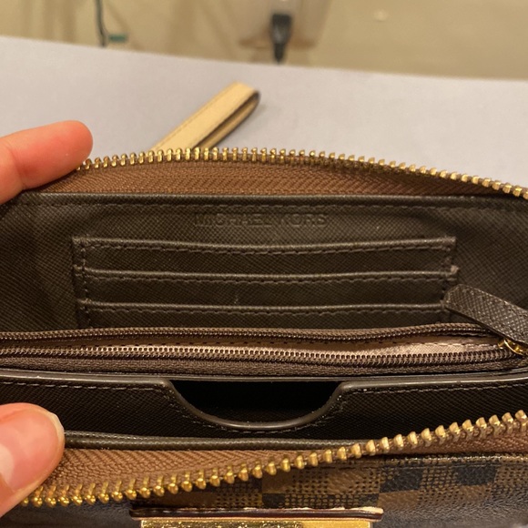 Michael Kors brown patterned wallet - Picture 5 of 6